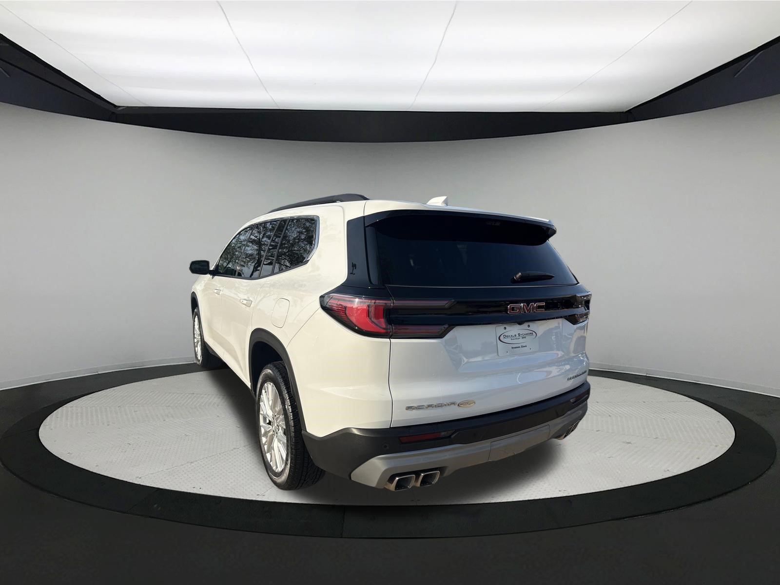 Used 2026 GMC Acadia Elevation w/ Elevation Premium Package FWD image 3
