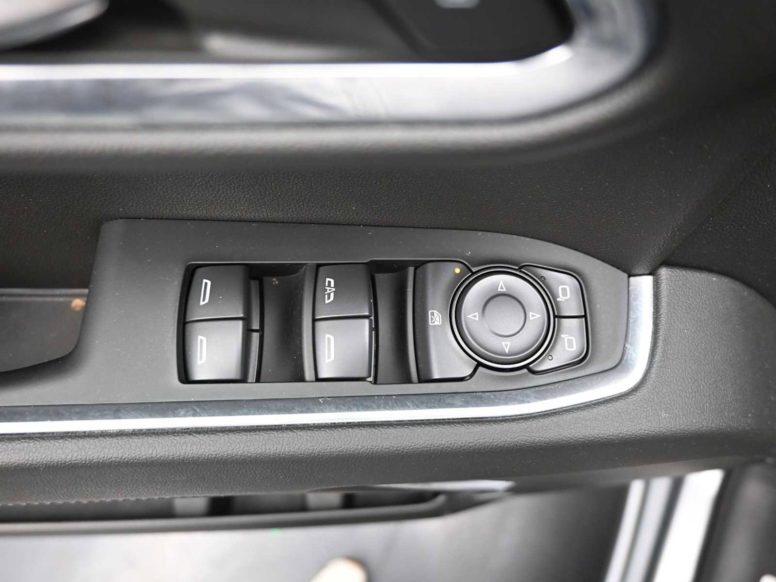 Used 2024 Chevrolet Silverado 1500 LT AWD/4WD image 8