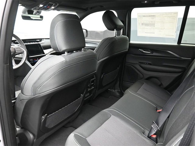 New 2025 Jeep Grand Cherokee Laredo image 16