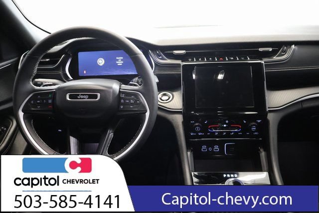 Used 2025 Jeep Grand Cherokee Altitude AWD/4WD image 16