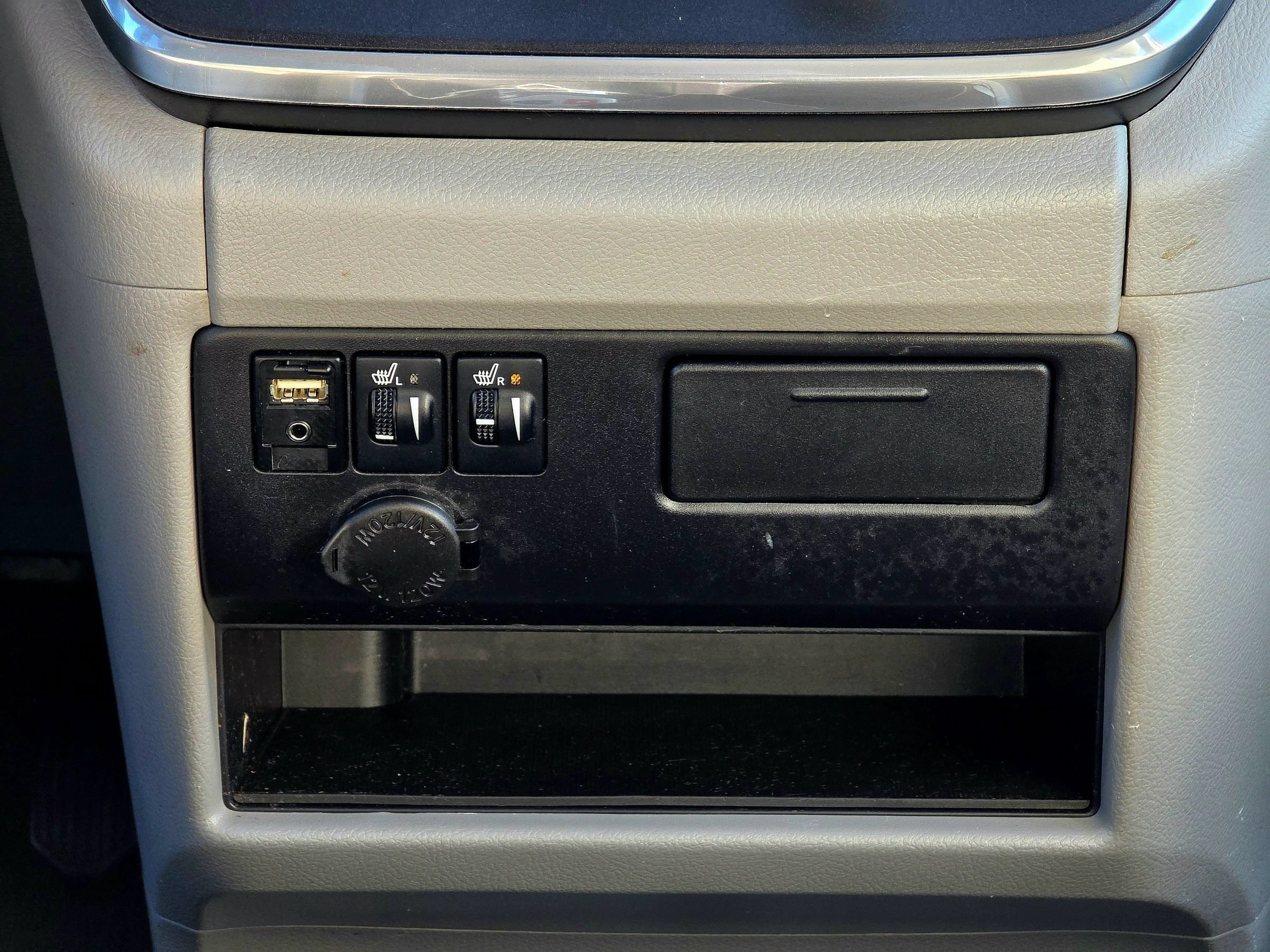 Used 2017 Toyota Sienna XLE w/ XLE Navigation Package FWD image 34