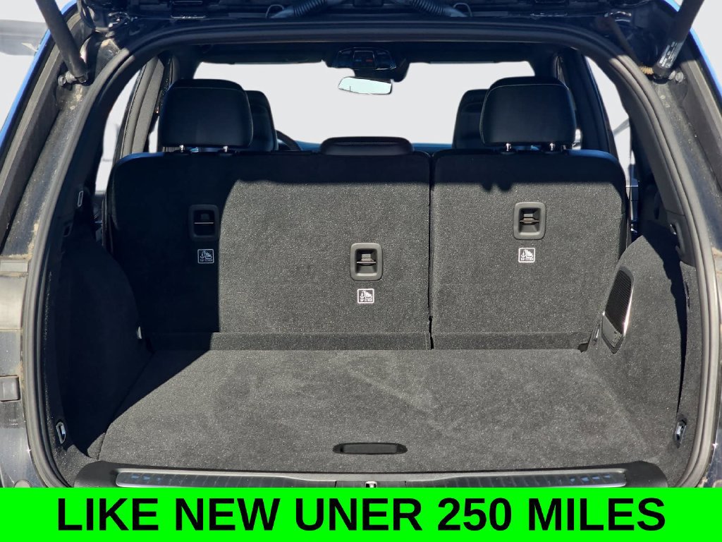 Used 2023 Jeep Grand Cherokee Overland w/ Luxury Tech Group IV AWD/4WD image 12