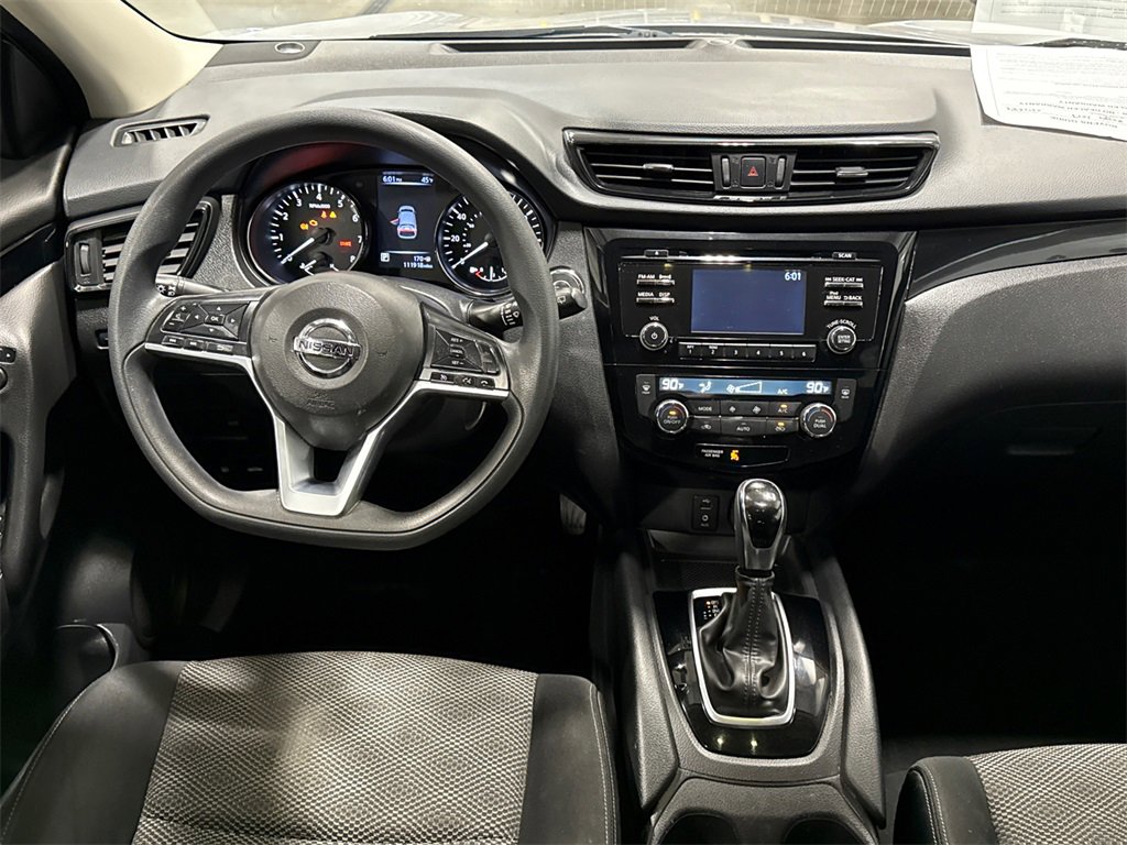 Used 2017 Nissan Rogue Sport SV image 9