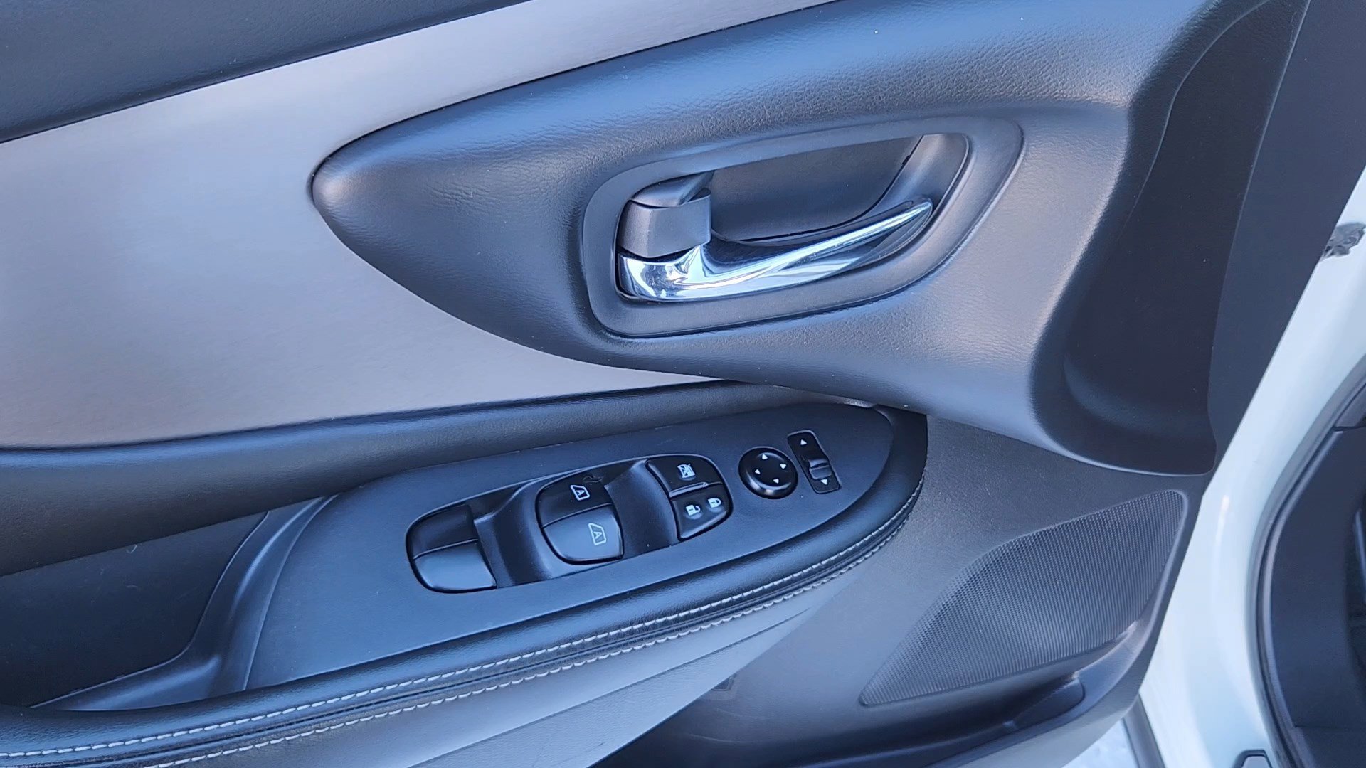 Used 2023 Nissan Murano SV image 7