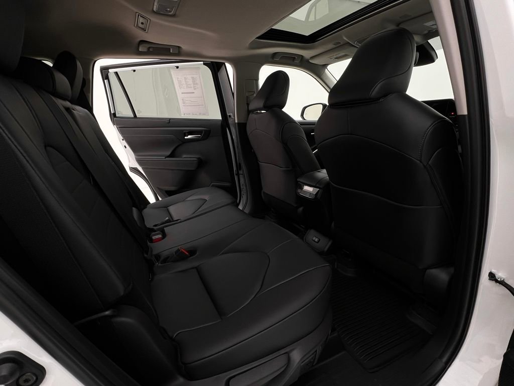 Used 2026 Toyota Highlander XLE image 14