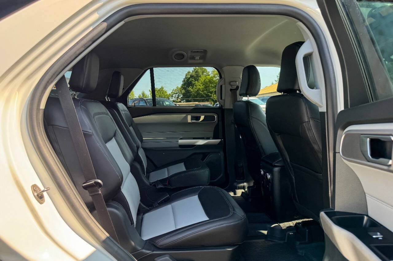 Used 2023 Ford Explorer XLT w/ Equipment Group 202A AWD/4WD image 15