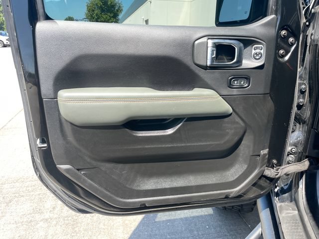 Used 2025 Jeep Gladiator Mojave w/ Convenience Group AWD/4WD image 11
