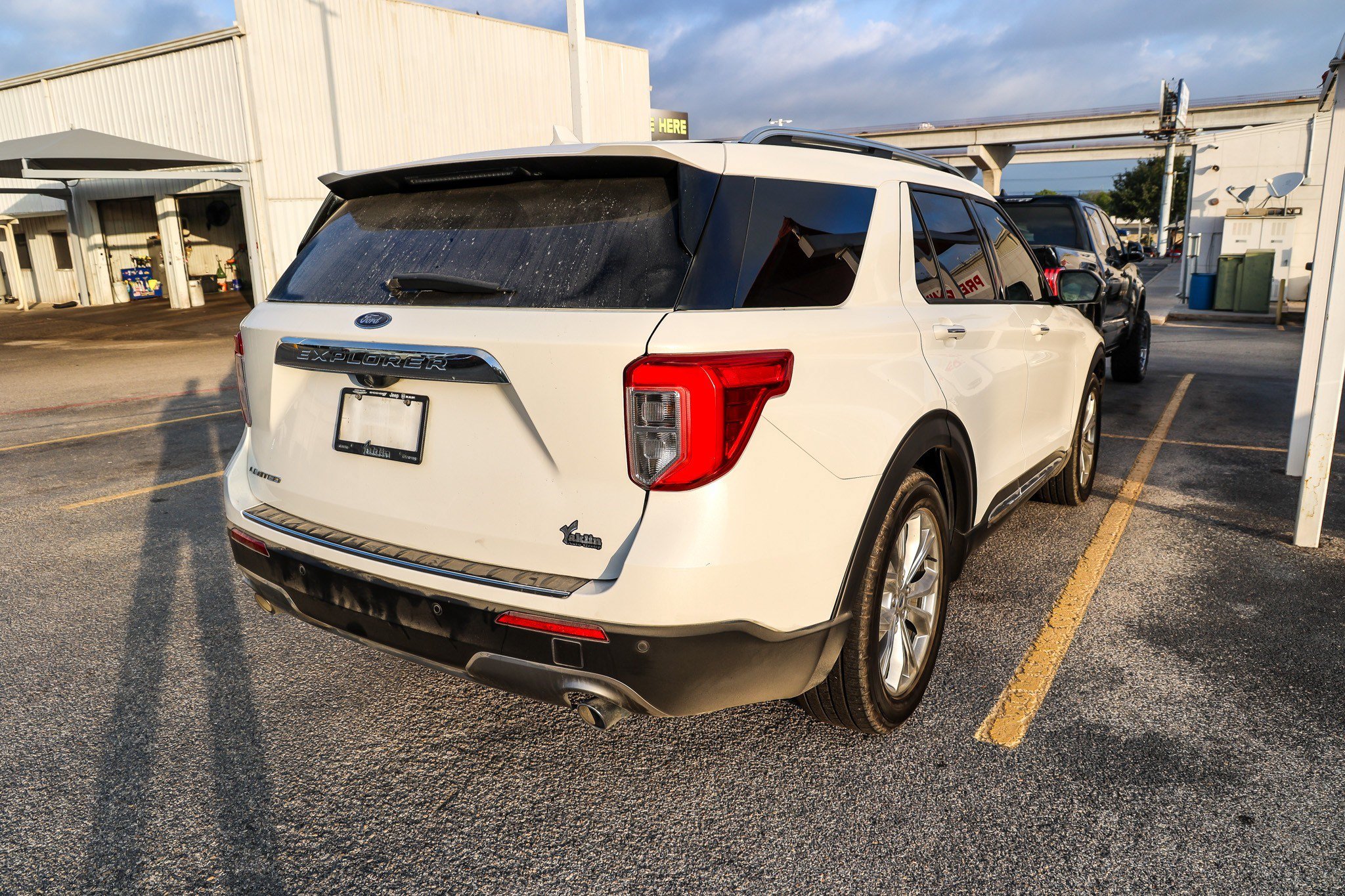 Used 2020 Ford Explorer Limited RWD image 7