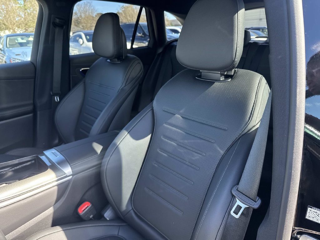 Used 2026 Mercedes-Benz GLC 300 image 9