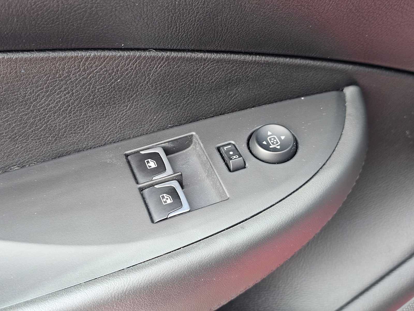 Used 2014 Cadillac ELR w/ Luxury Package FWD image 28