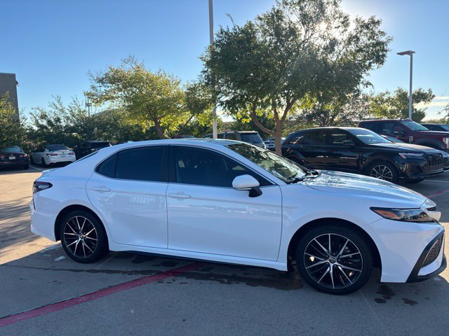 Used 2024 Toyota Camry SE FWD image 4