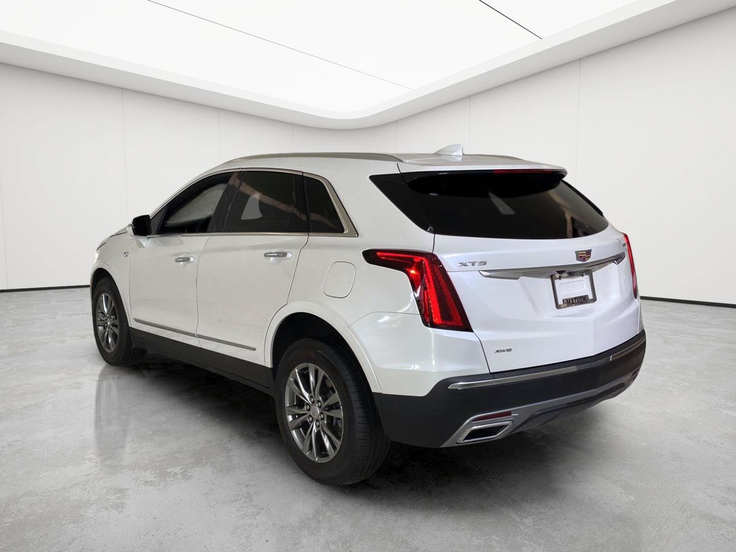 Certified 2022 Cadillac XT5 Premium Luxury w/ LPO, Floor Liner Package AWD/4WD image 5