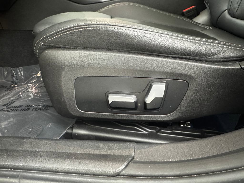 Used 2023 BMW 330i Sedan w/ Driving Assistance Package image 29