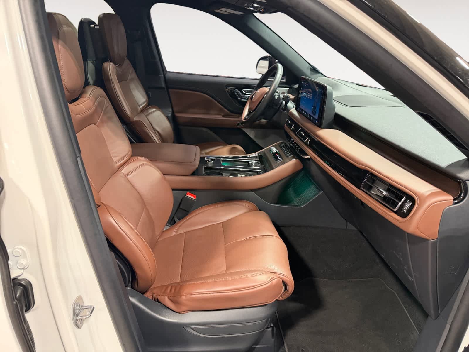 Used 2025 Lincoln Aviator Reserve w/ Equipment Group 201A AWD/4WD image 16