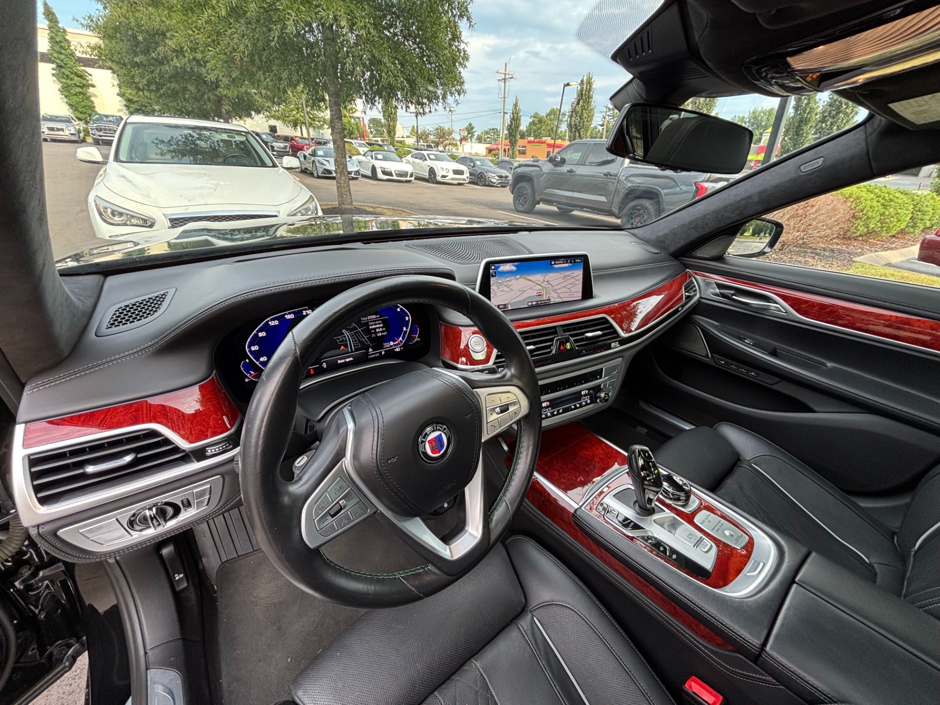 Used 2022 BMW ALPINA B7 xDrive w/ Luxury Rear Seating Package AWD/4WD image 10