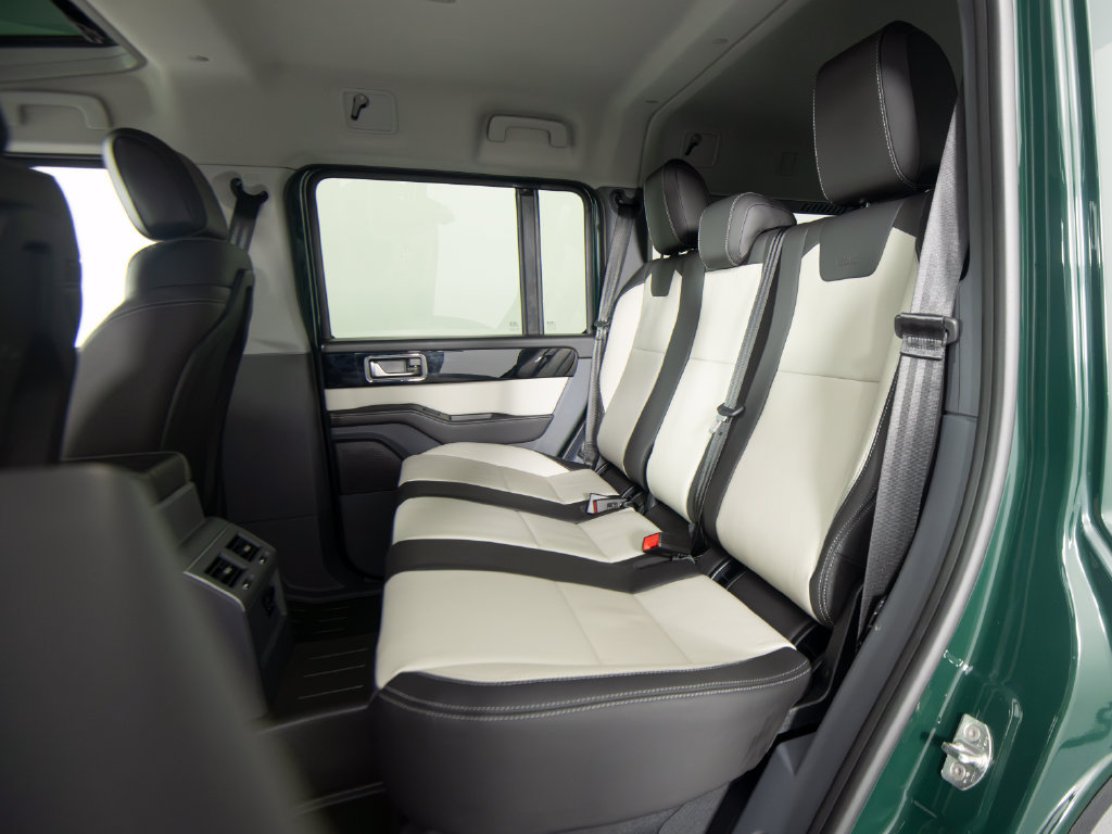 Used 2025 INEOS Grenadier Station Wagon AWD/4WD image 34
