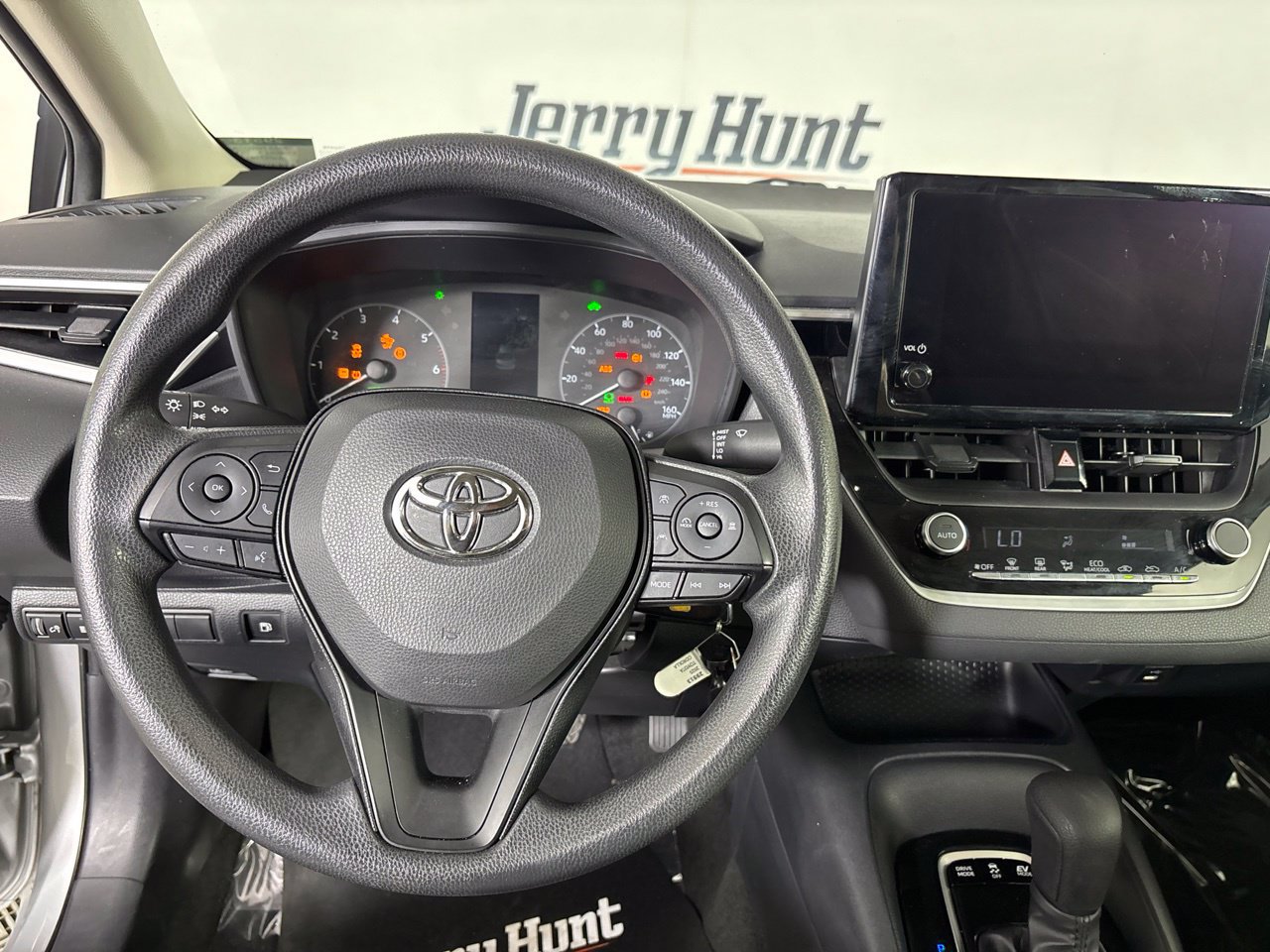 Used 2025 Toyota Corolla LE FWD image 15