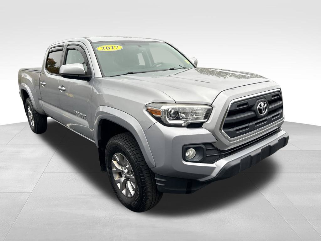 Used 2017 Toyota Tacoma SR5 AWD/4WD image 7