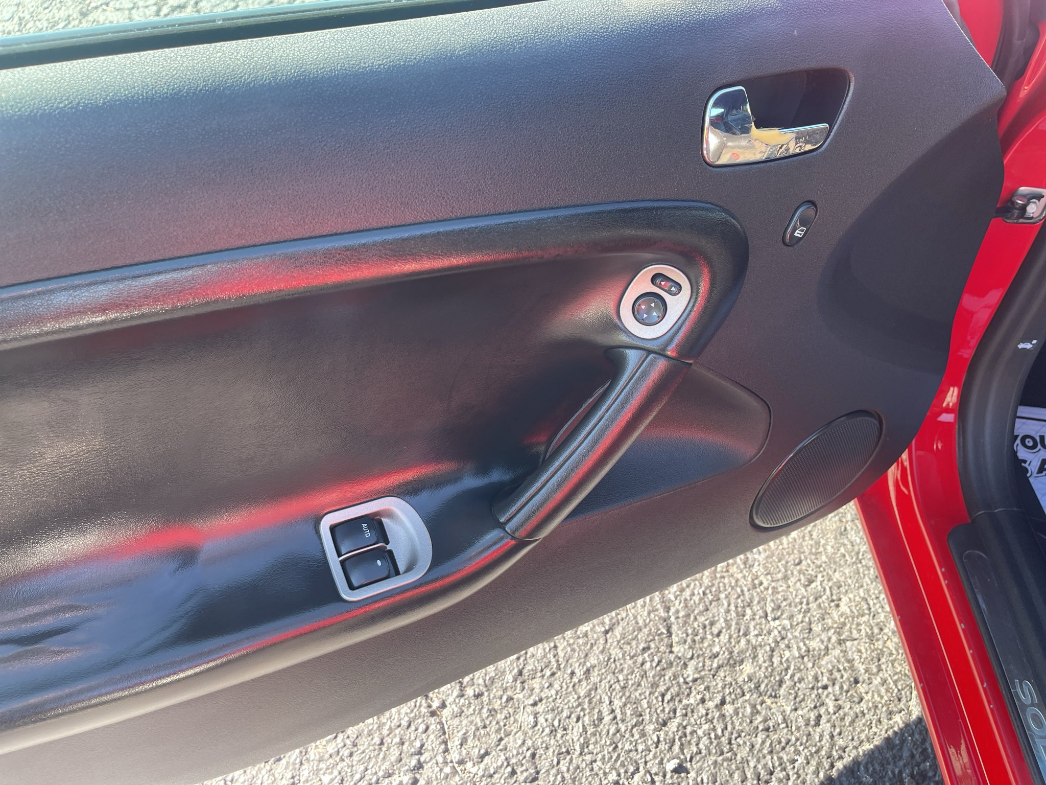 Used 2008 Pontiac Solstice GXP w/ Premium Package RWD image 25