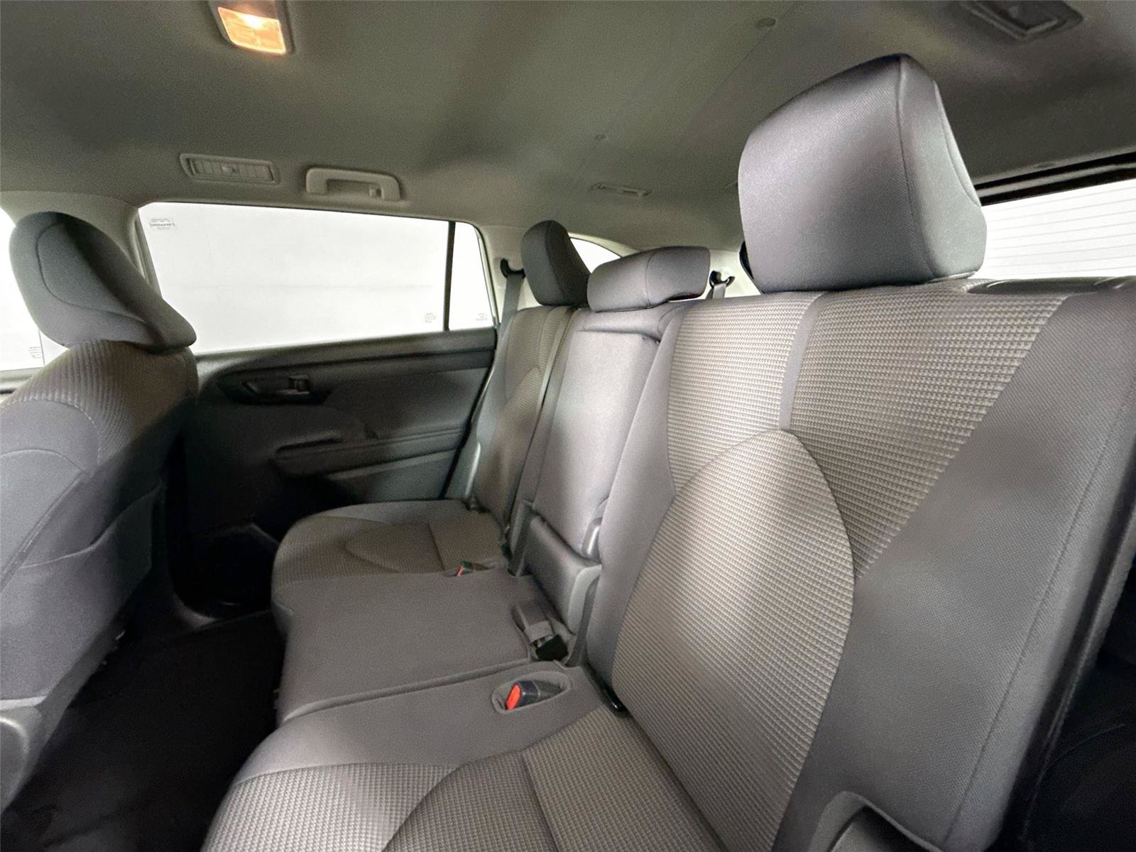 Used 2023 Toyota Highlander LE FWD image 27
