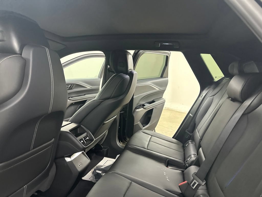 New 2026 Cadillac Lyriq Luxury AWD/4WD image 30