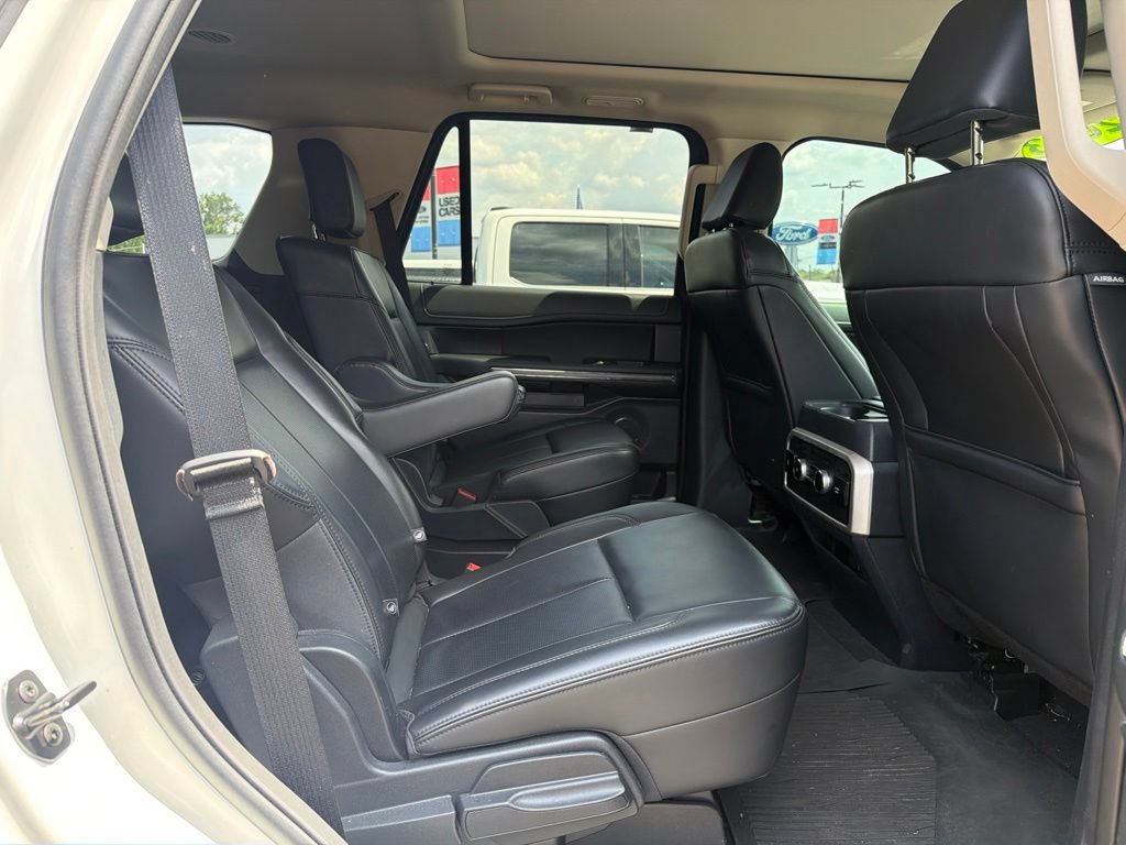 Used 2023 Ford Expedition XLT AWD/4WD image 6