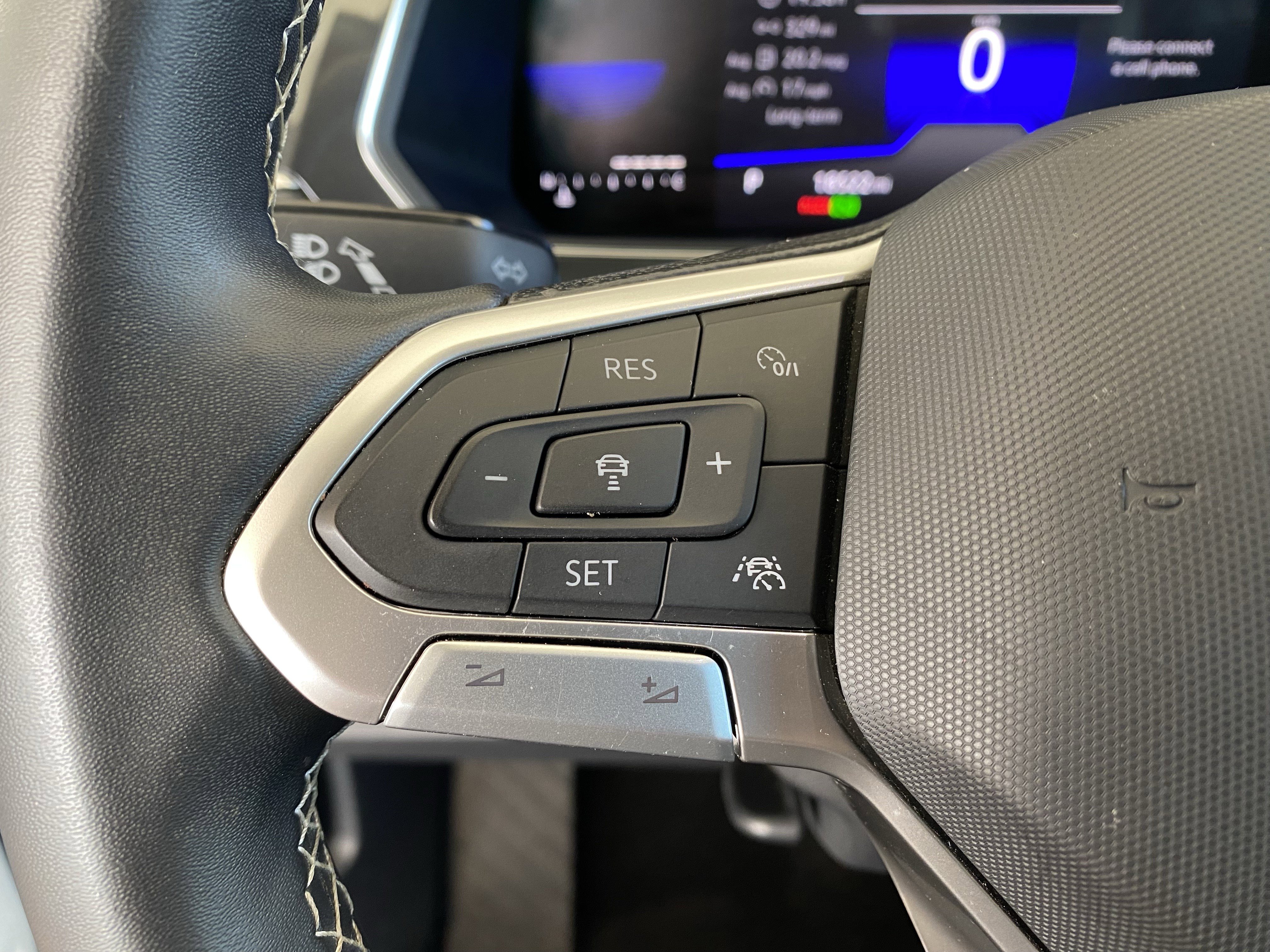 Used 2022 Volkswagen Tiguan SE w/ Panoramic Sunroof Package FWD image 37