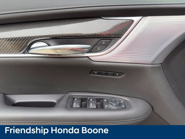 Used 2024 Cadillac XT6 Sport w/ Technology Package AWD/4WD image 17