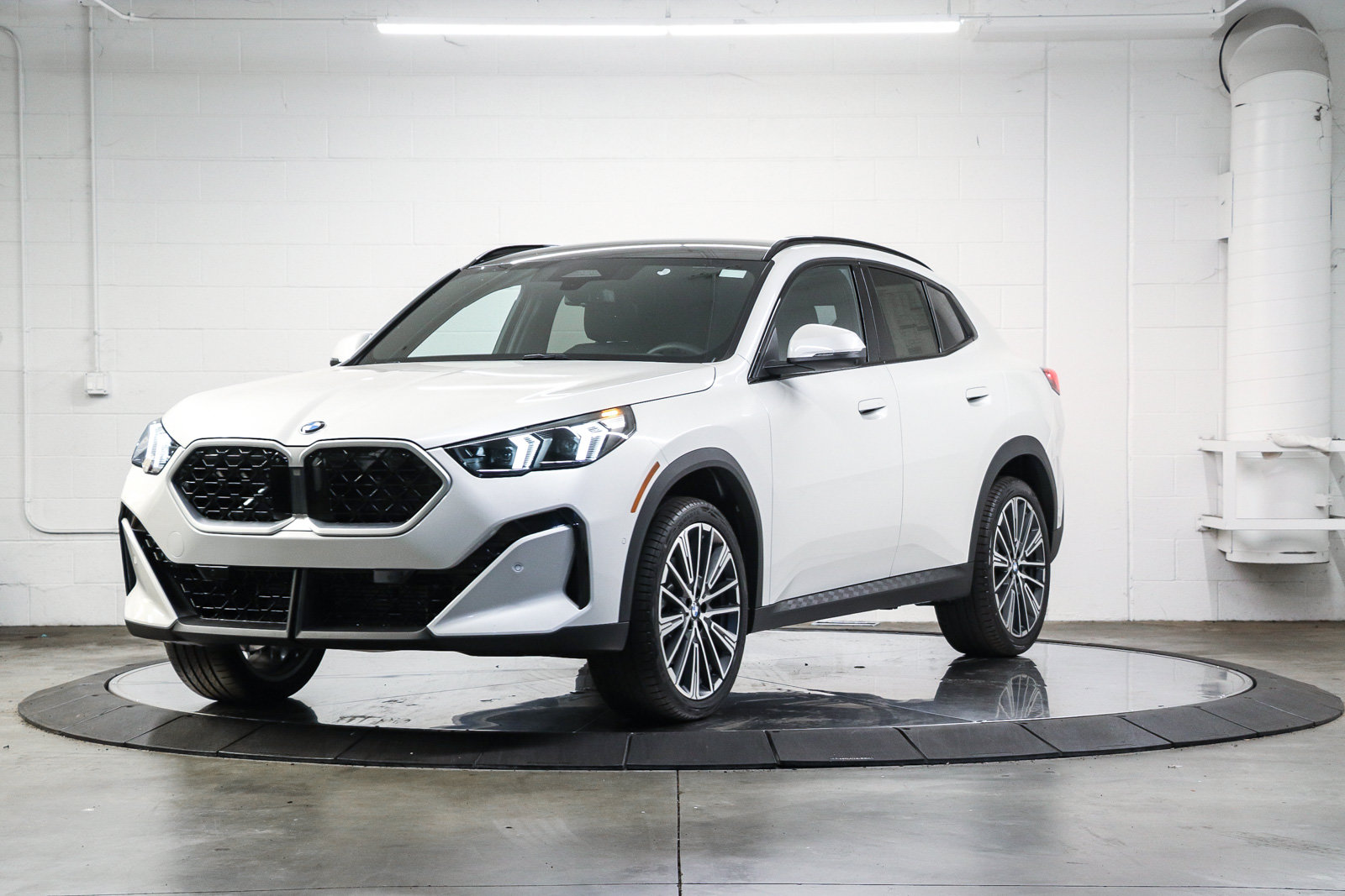 New 2026 BMW X2 xDrive28i w/ Technology Package AWD/4WD image 2