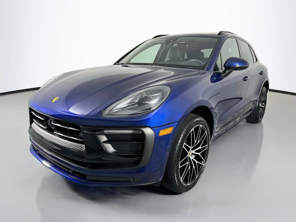 Certified 2024 Porsche Macan AWD/4WD image 1