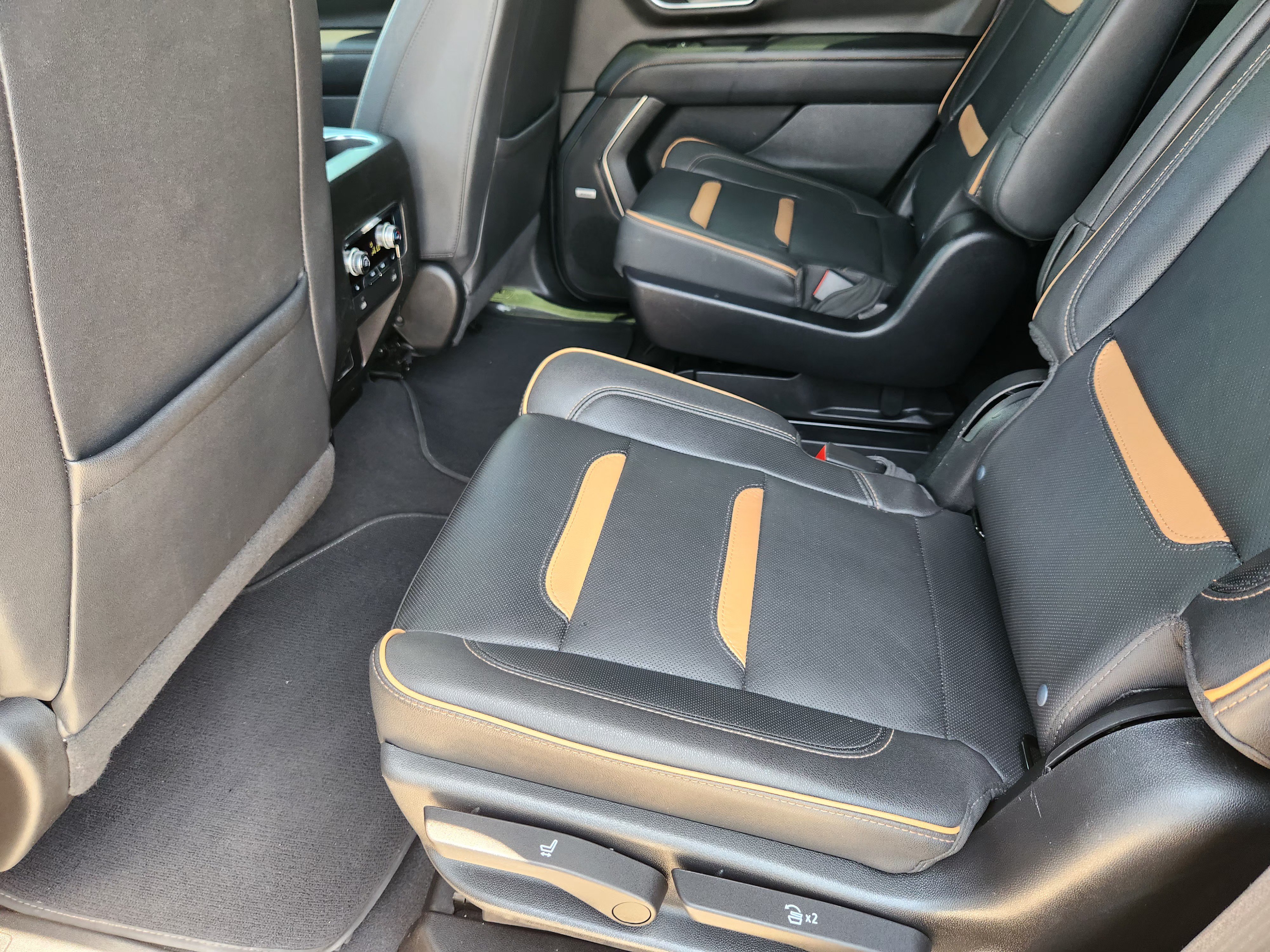 Used 2023 GMC Yukon AT4 w/ AT4 Premium Package AWD/4WD image 30
