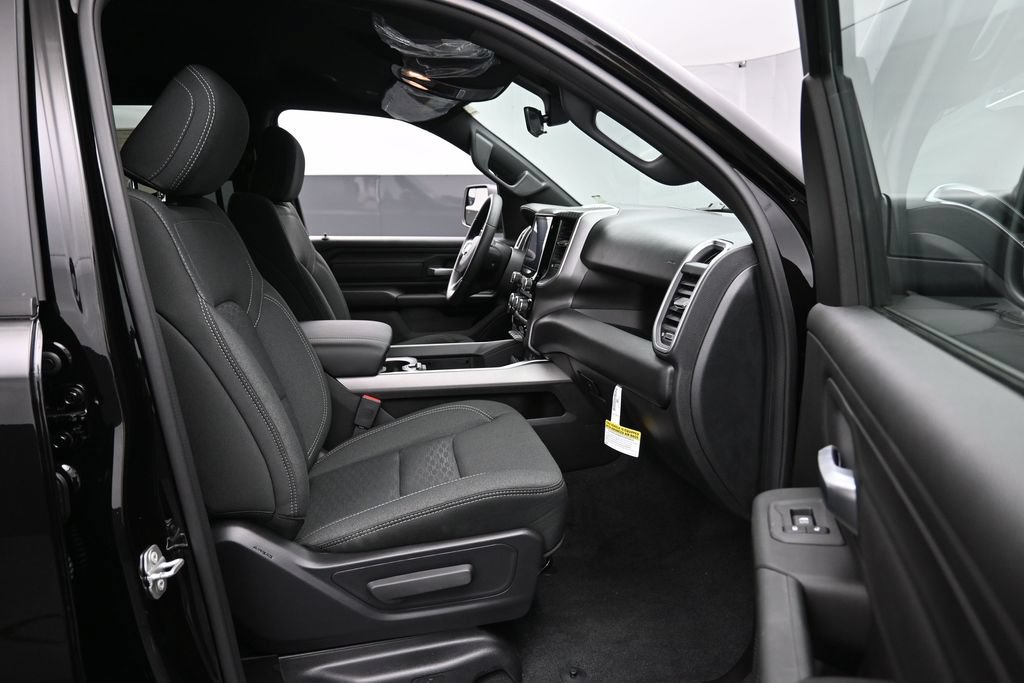 New 2026 RAM 1500 Express AWD/4WD image 22