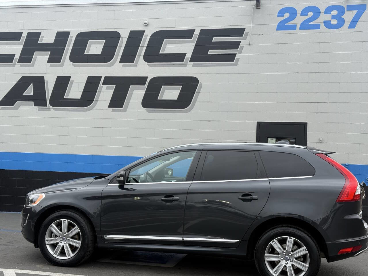 Used 2016 Volvo XC60 T5 Platinum w/ Climate Package image 23
