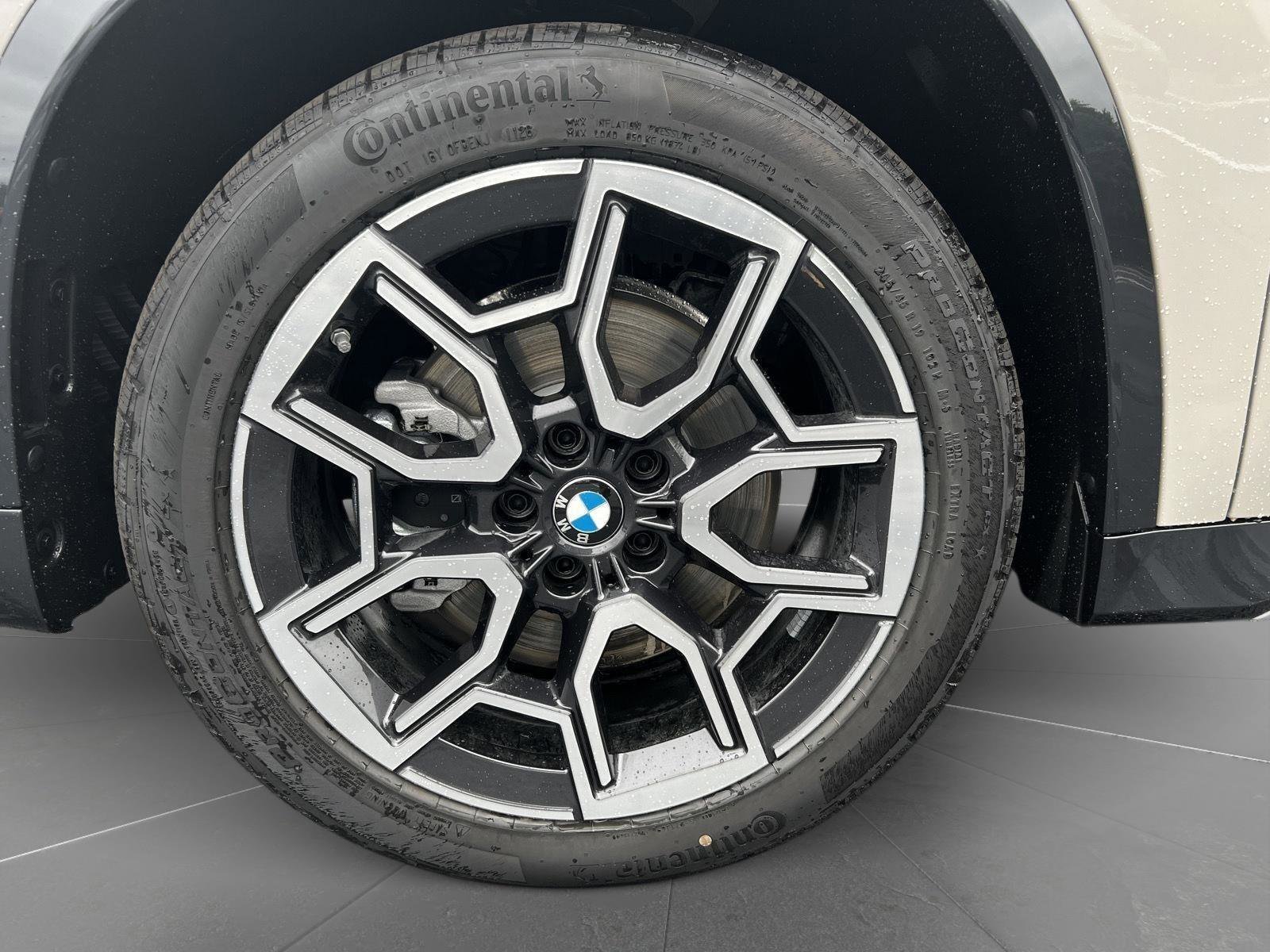 New 2026 BMW X1 xDrive28i w/ Technology Package AWD/4WD image 9