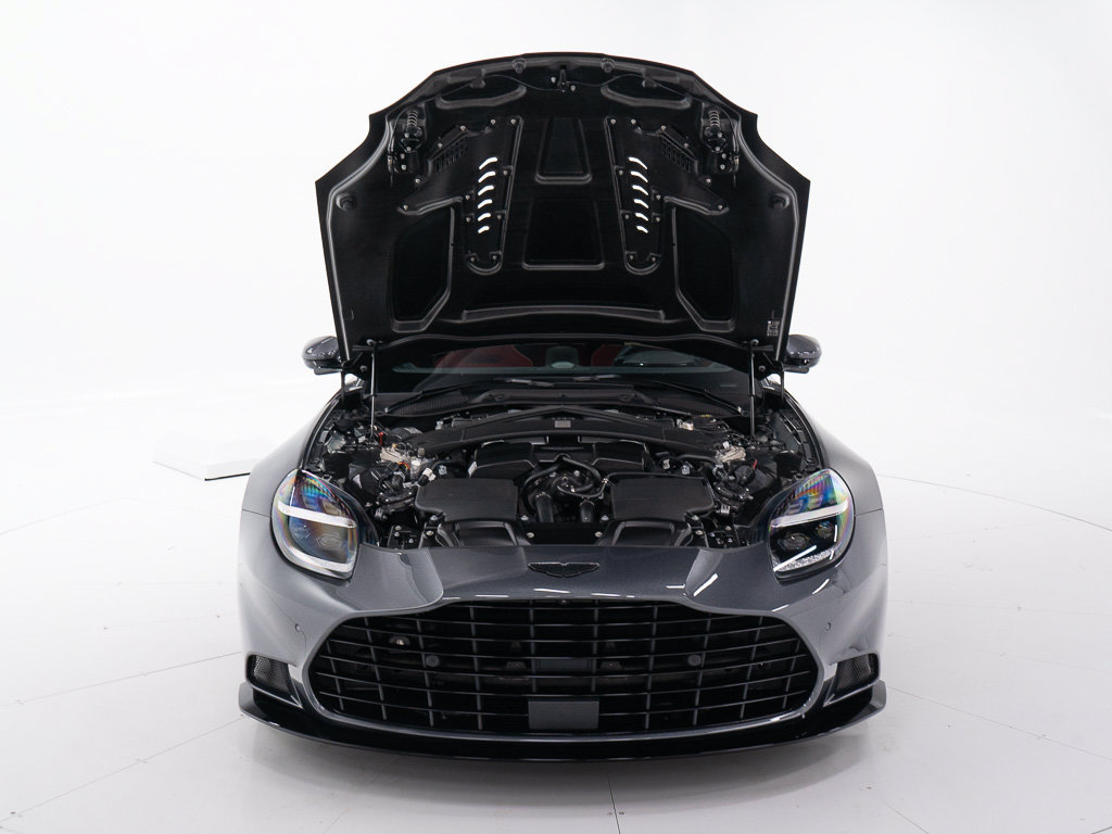 Used 2025 Aston Martin Vanquish RWD image 37