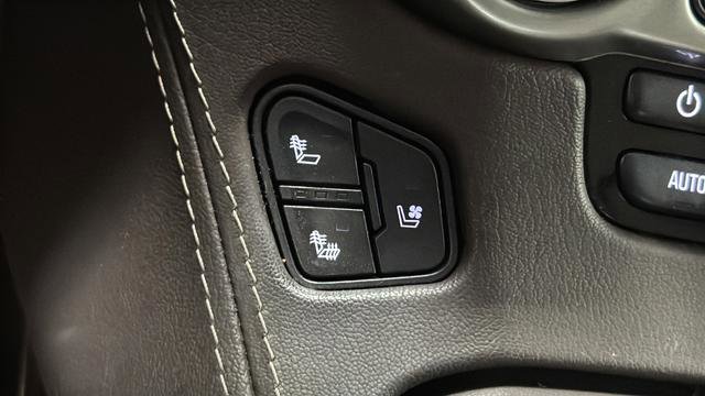 Used 2020 Chevrolet Suburban Premier AWD/4WD image 30