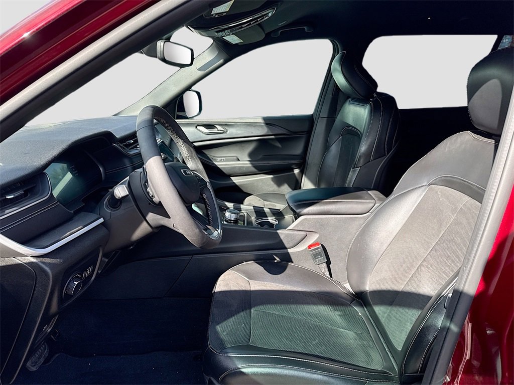 Used 2024 Jeep Grand Cherokee L Laredo image 8