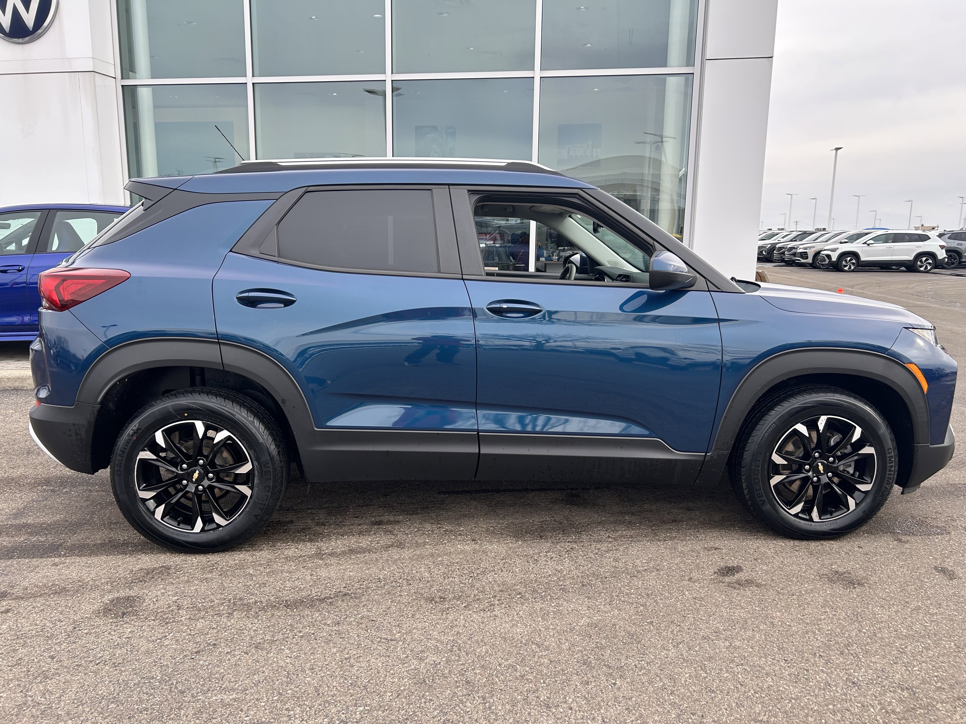 Used 2021 Chevrolet TrailBlazer LT w/ Convenience Package FWD image 8