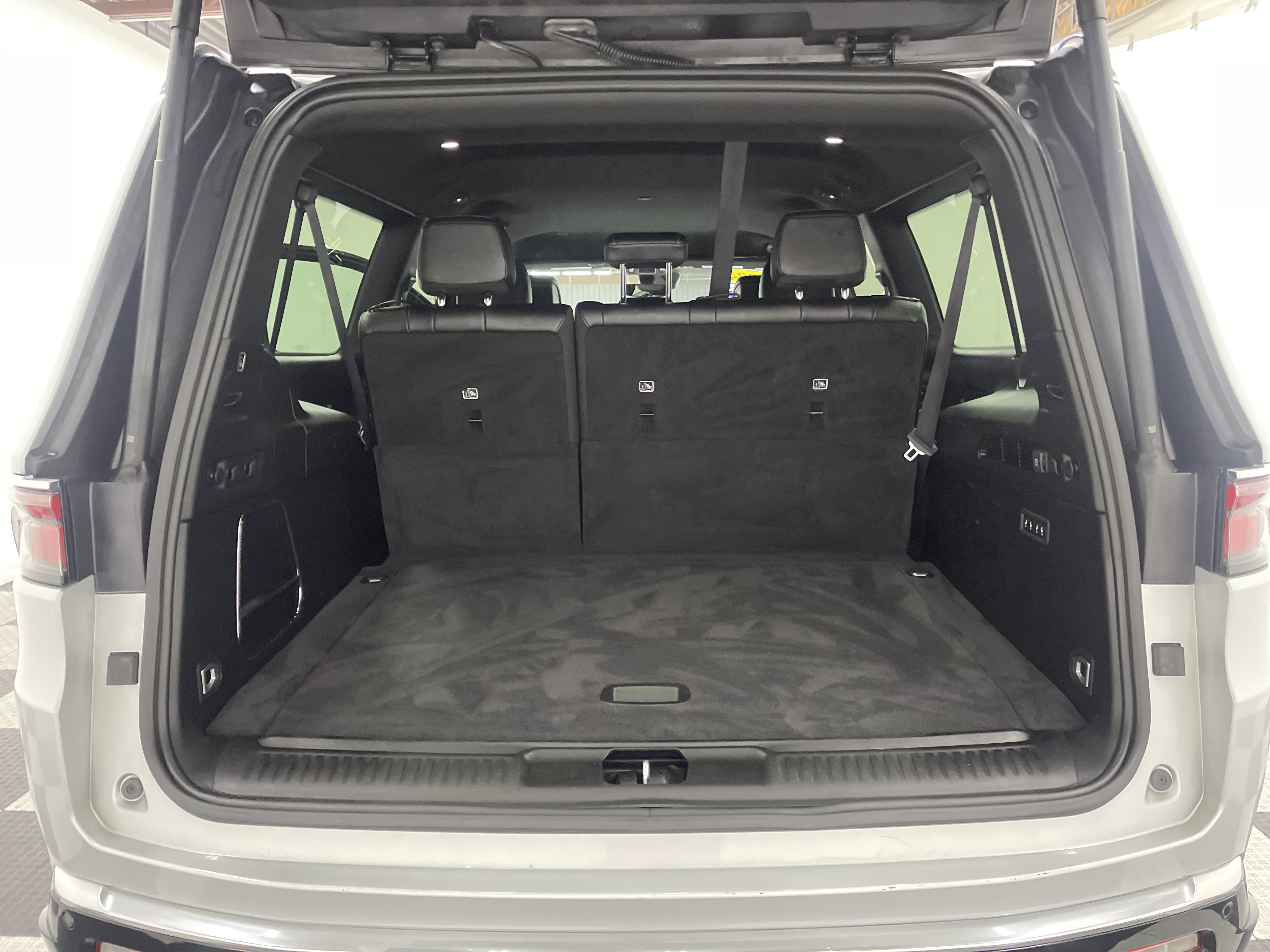 Used 2024 Jeep Wagoneer L Series II w/ Flexible Seating Group image 18