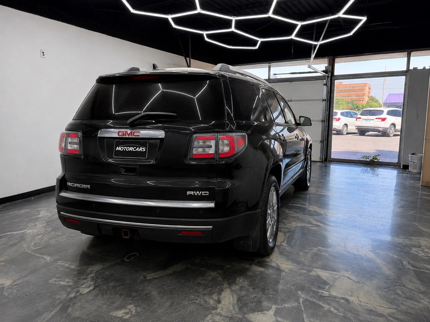 Used 2017 GMC Acadia SLT AWD/4WD image 3
