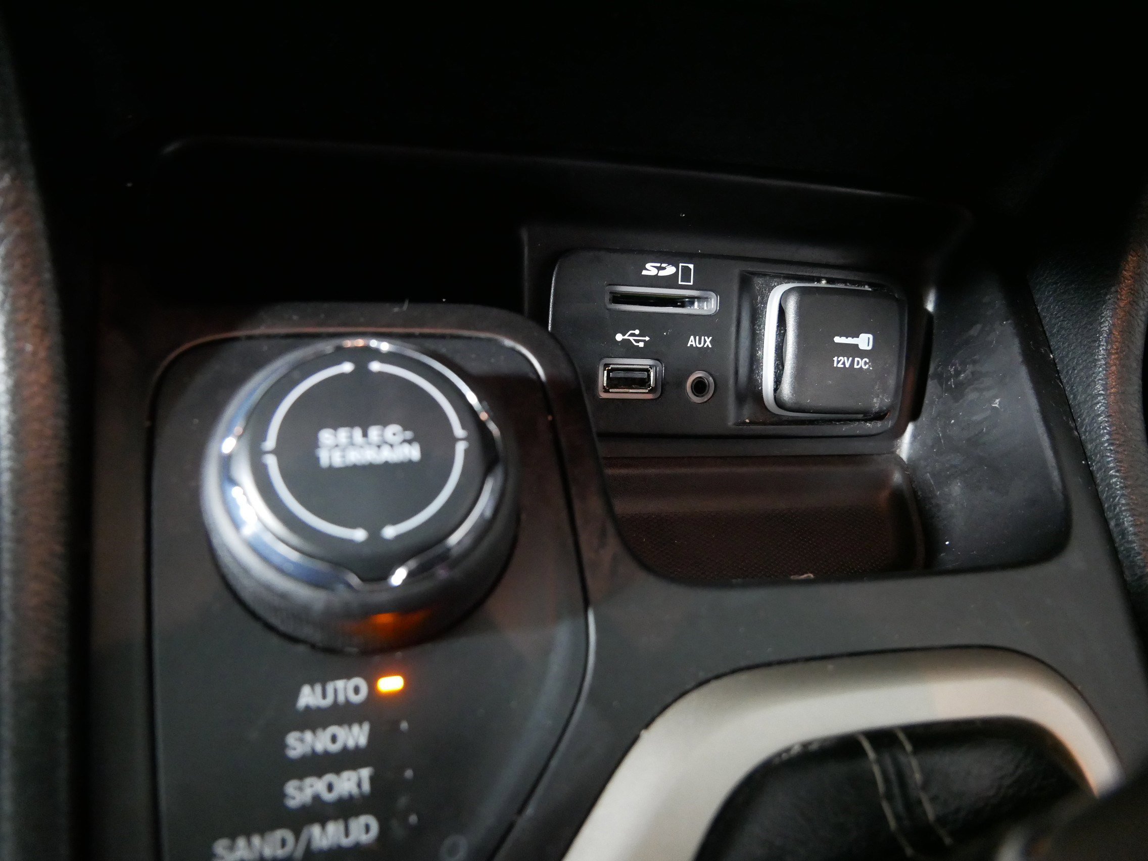 Used 2016 Jeep Cherokee Limited w/ Trailer Tow Group image 29