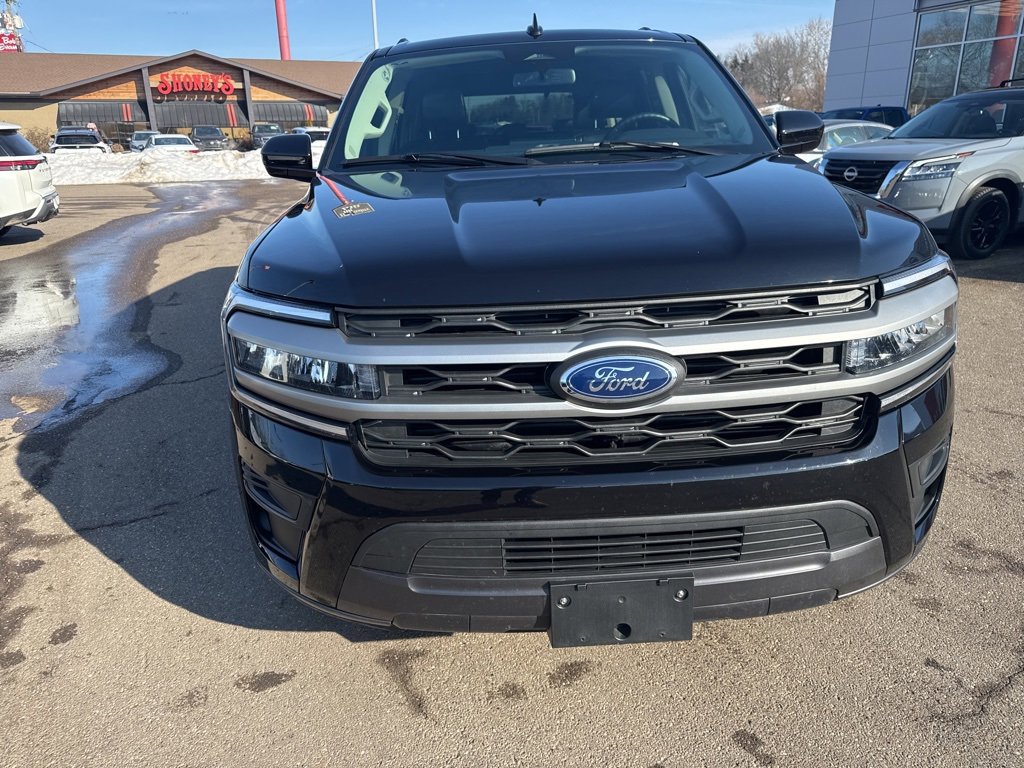 Used 2024 Ford Expedition XLT image 3