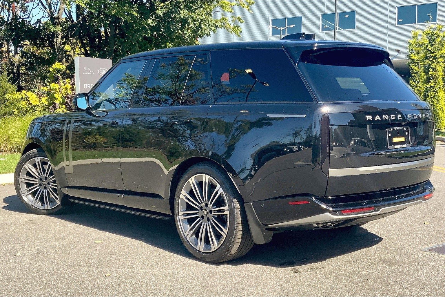 New 2025 Land Rover Range Rover SE image 12