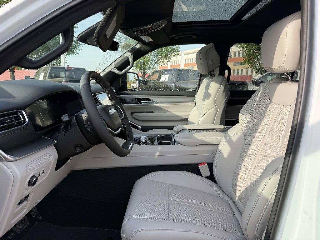New 2026 Jeep Grand Wagoneer Limited AWD/4WD image 14