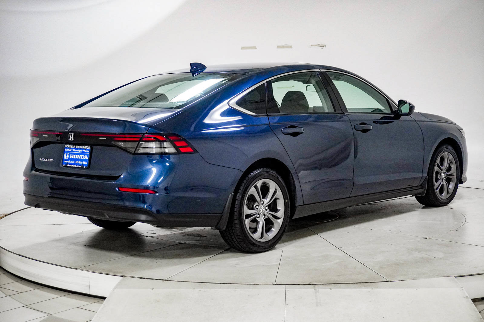 Used 2024 Honda Accord EX image 11