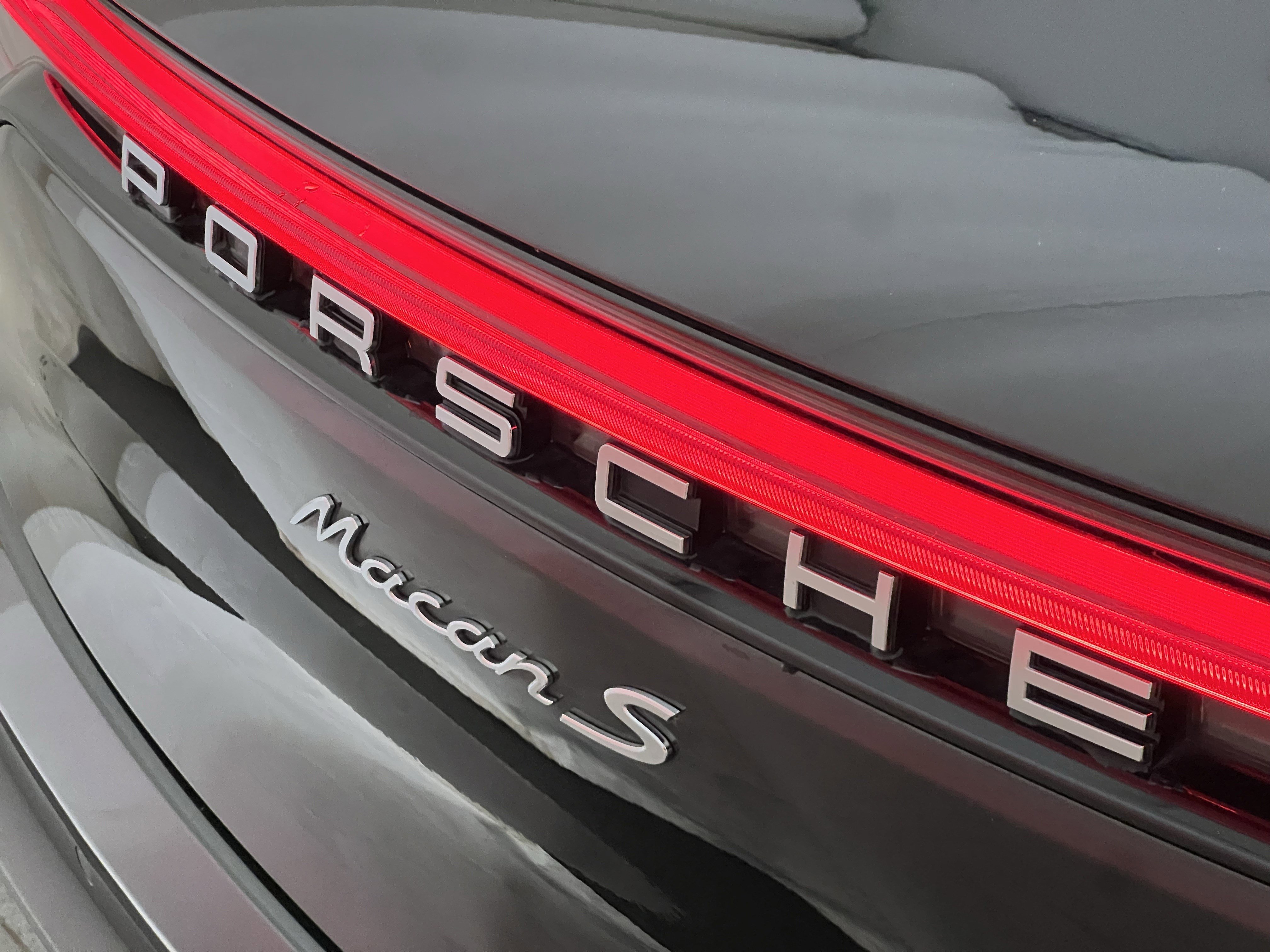Certified 2023 Porsche Macan S image 25