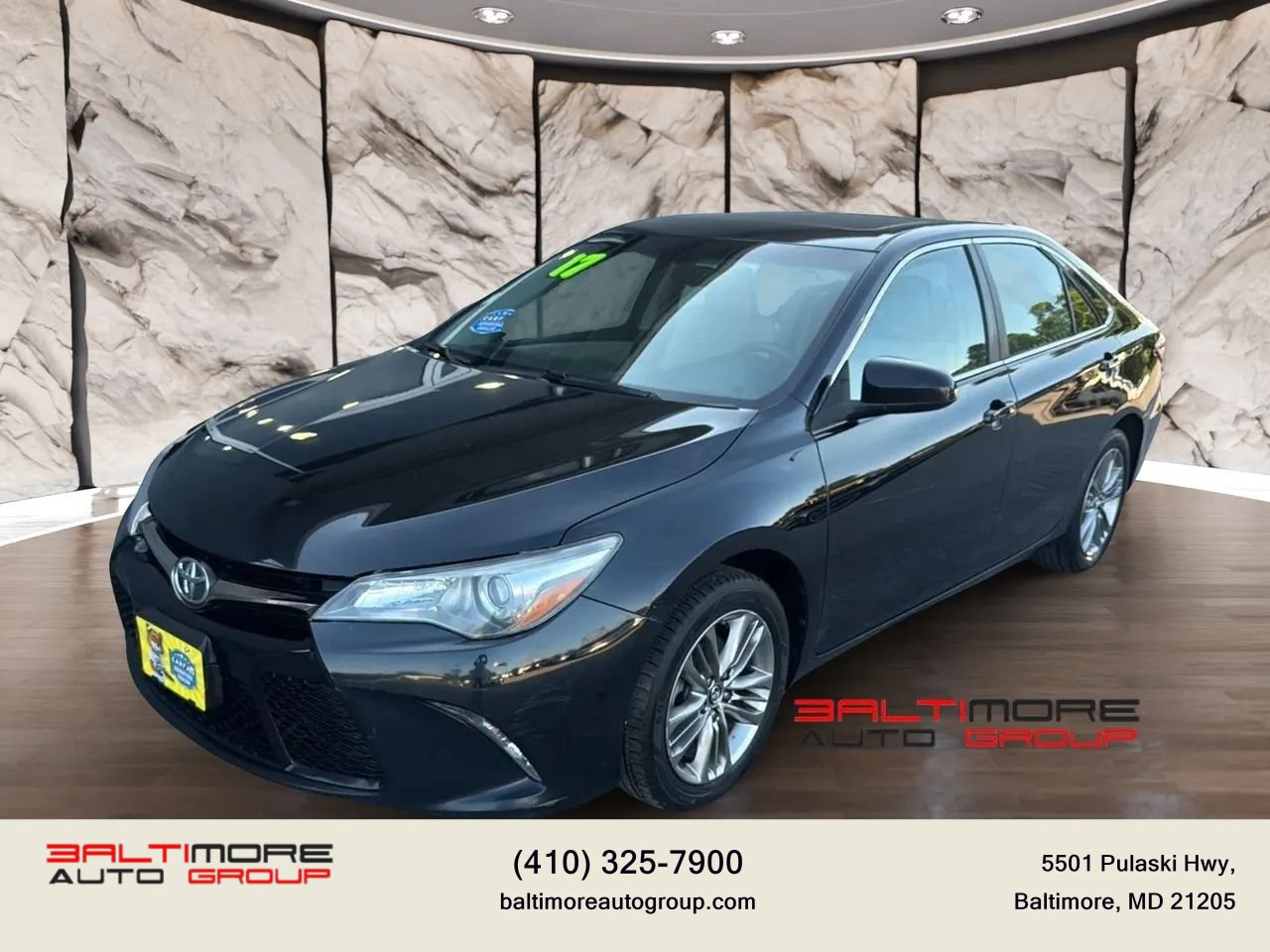 Used 2017 Toyota Camry SE w/ Moonroof Package FWD image 2