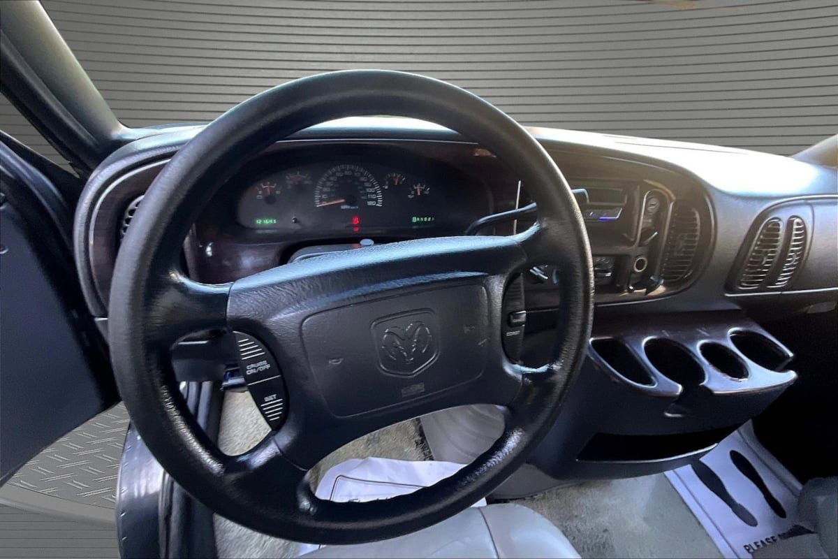 Used 2001 Dodge B3500 image 9