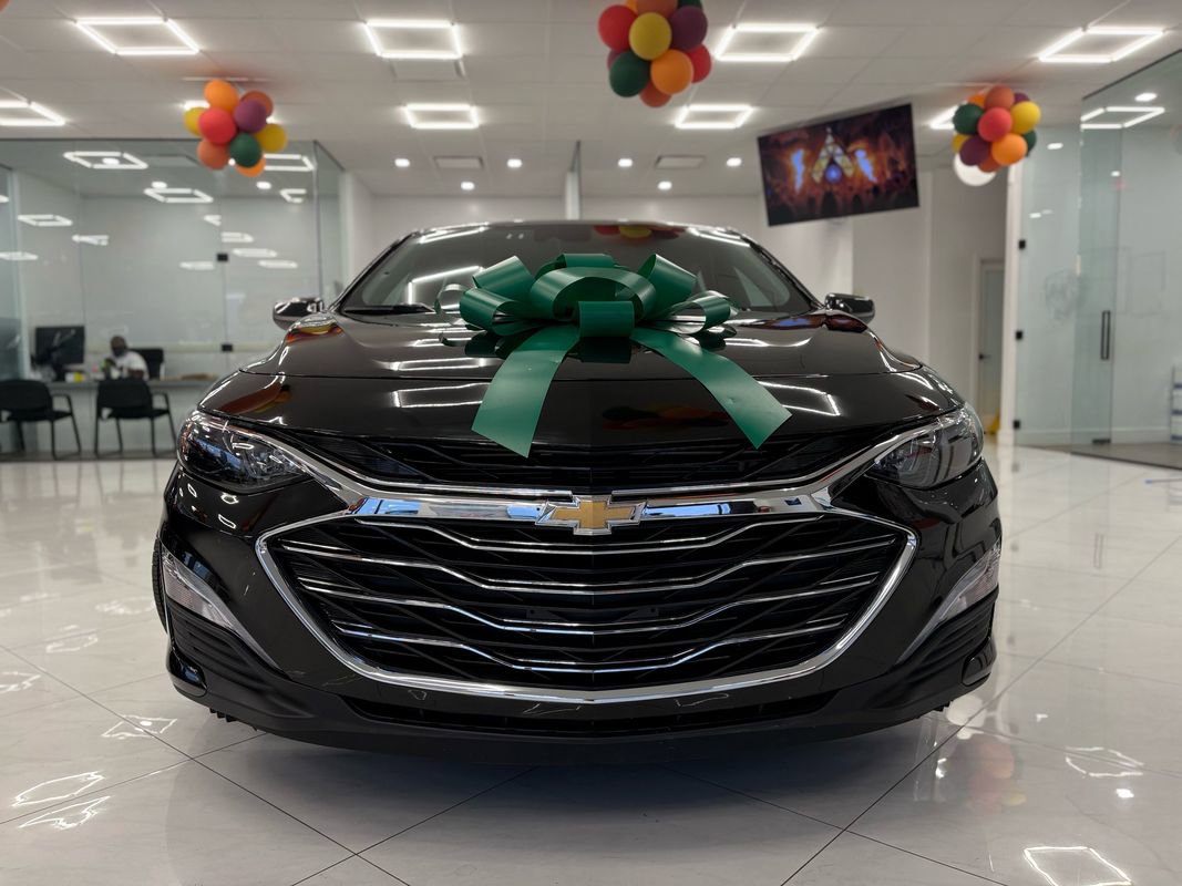 Used 2025 Chevrolet Malibu LT image 2