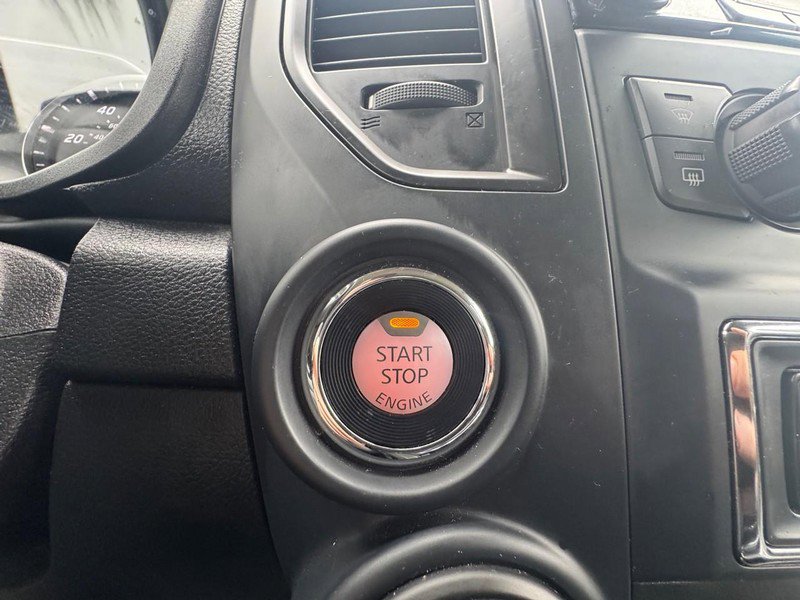 Used 2024 Nissan Titan SV w/ SV Convenience Package image 20